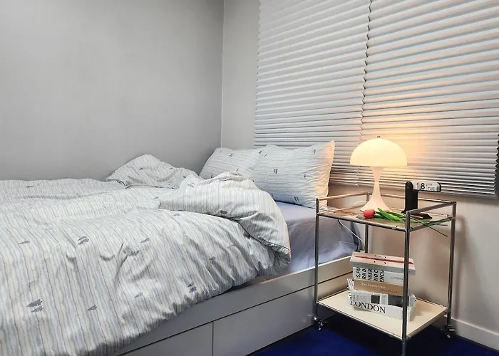 Open Special Korean Style 8 People 5 Minutes Walk From Jeonpo Station Cafe Street Seomyeon 17minutes From Airport 13 Minutes From Ktx,1 Minute From Bifc 부산광역시