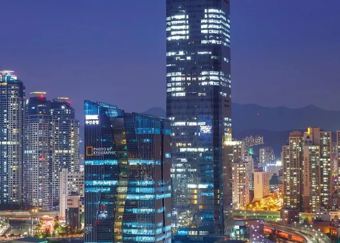 Open Special Korean Style 8 People 5 Minutes Walk From Jeonpo Station Cafe Street Seomyeon 17minutes From Airport 13 Minutes From Ktx,1 Minute From Bifc *